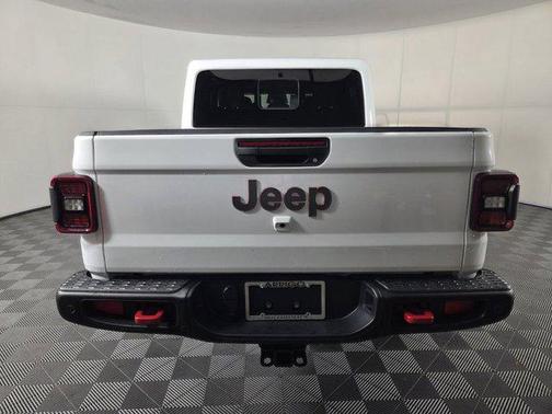 Bright White Clearcoat 2026 Jeep Gladiator Rubicon