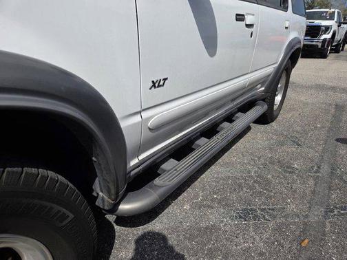 2000 Ford Explorer XLT