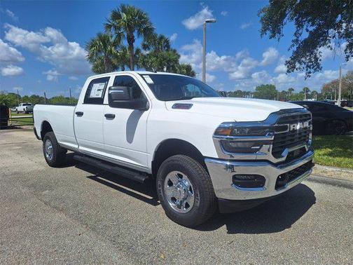 2025 RAM 2500 Tradesman Crew Cab 4x4 8' Box