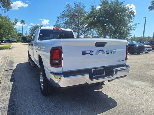 2025 RAM 2500 Tradesman Crew Cab 4x4 6'4' Box