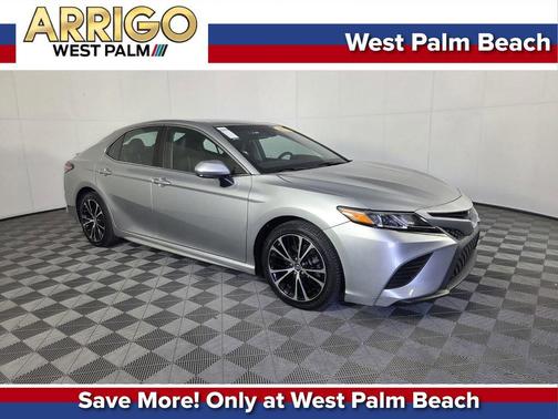 Celestial Silver Metallic 2018 Toyota Camry SE
