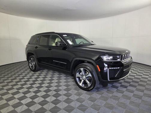 Diamond Black Crystal Pearlcoat 2026 Jeep Grand Cherokee Limited