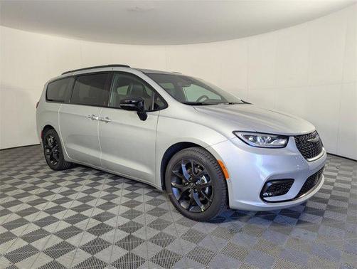 2026 Chrysler Pacifica L