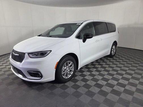 Bright White Clearcoat 2026 Chrysler Pacifica L