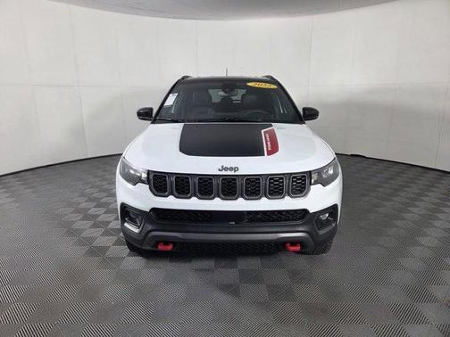 Bright White Clearcoat 2025 Jeep Compass Trailhawk