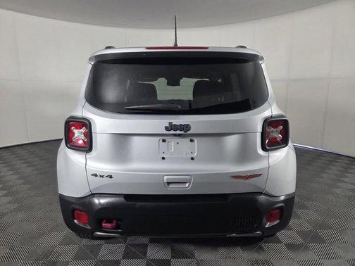 Glacier Metallic Clearcoat 2020 Jeep Renegade Trailhawk