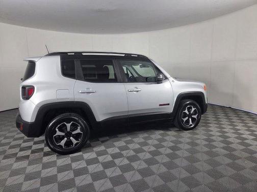 Glacier Metallic Clearcoat 2020 Jeep Renegade Trailhawk