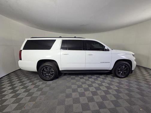Summit White 2019 Chevrolet Suburban LT