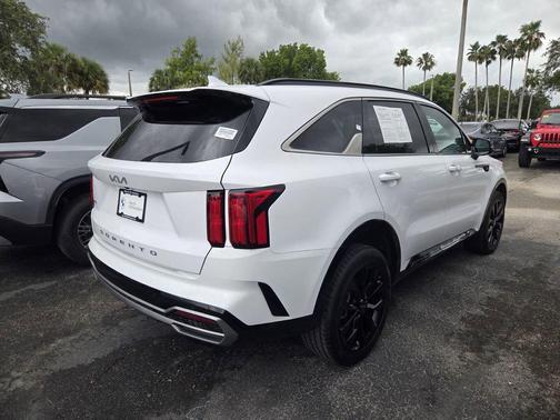 Glacial White Pearl 2022 Kia Sorento SX