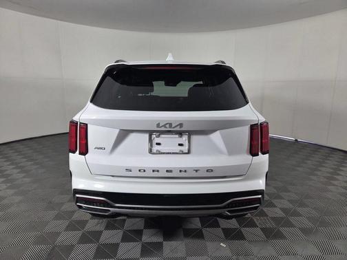 Glacial White Pearl 2022 Kia Sorento SX