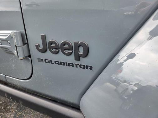 Anvil Clearcoat 2025 Jeep Gladiator Nighthawk