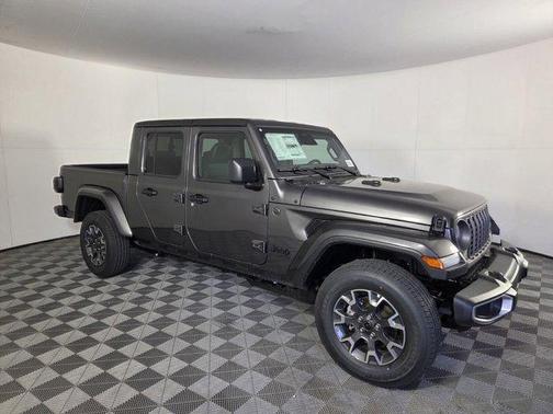 Granite Crystal Metallic Clearcoat 2026 Jeep Gladiator Sahara 4x4