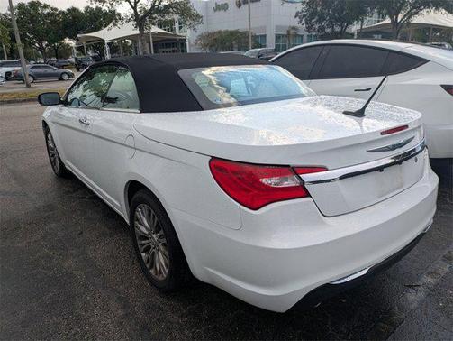 2013 Chrysler 200 Limited