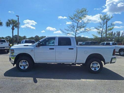 2025 RAM 2500 Tradesman Crew Cab 4x4 6'4' Box
