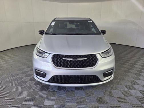 Silver Mist Clearcoat 2026 Chrysler Pacifica L