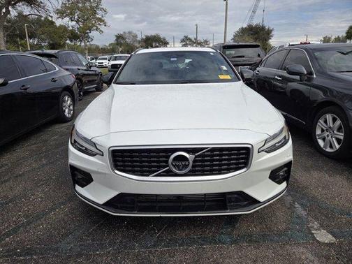 2020 Volvo V60 T5 R-Design