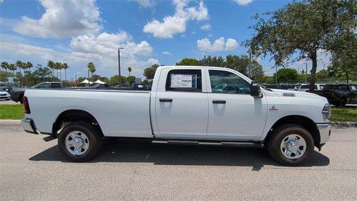 2025 RAM 2500 Tradesman Crew Cab 4x4 8' Box