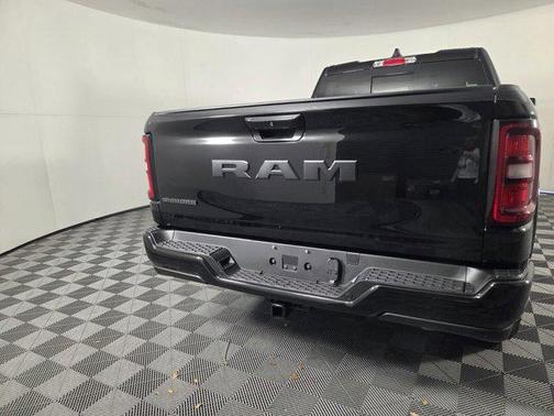 Diamond Black Crystal Pearlcoat 2026 RAM 1500 Big Horn/Lone Star