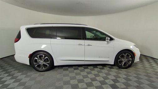 2024 Chrysler Pacifica L