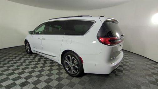 2024 Chrysler Pacifica L