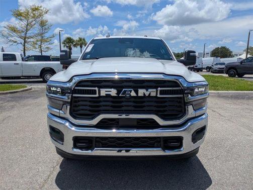 2025 RAM 2500 Tradesman Crew Cab 4x4 6'4' Box