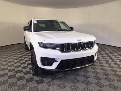 2022 Jeep Grand Cherokee Laredo