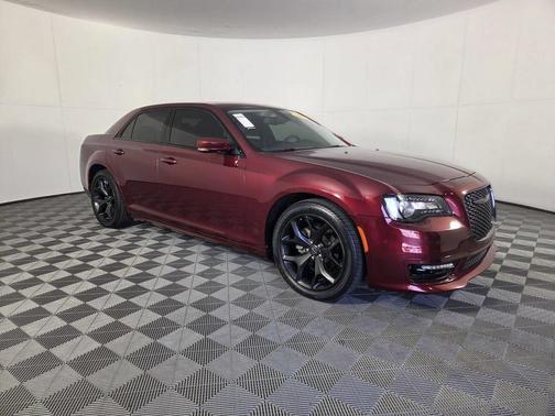 Velvet Red Pearlcoat 2023 Chrysler 300 Touring