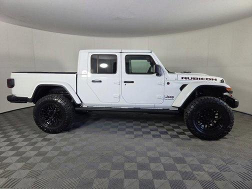 Bright White Clearcoat 2026 Jeep Gladiator Rubicon