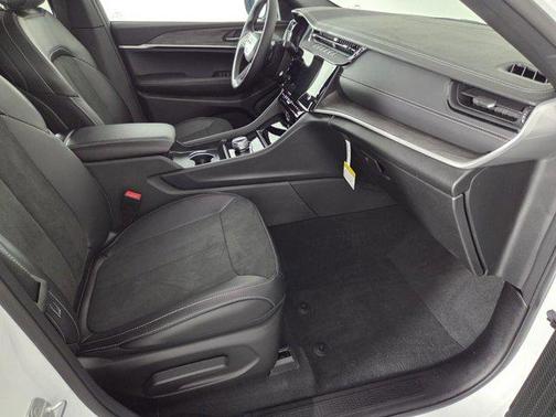 2026 Jeep Grand Cherokee Altitude