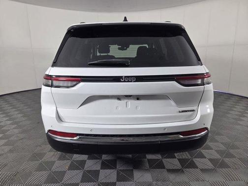 Bright White Clearcoat 2023 Jeep Grand Cherokee Limited
