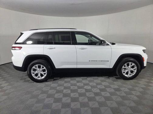 Bright White Clearcoat 2023 Jeep Grand Cherokee Limited