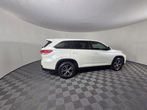 2019 Toyota Highlander LE I4
