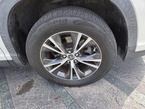 2019 Toyota Highlander LE I4