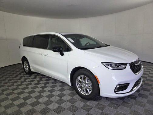 Bright White Clearcoat 2026 Chrysler Pacifica L