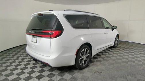 2026 Chrysler Pacifica L