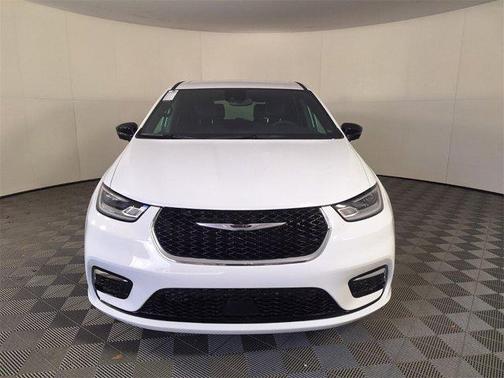 2025 Chrysler Pacifica L