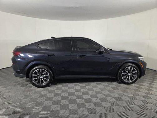 Carbon Black Metallic 2022 BMW X6 xDrive40i