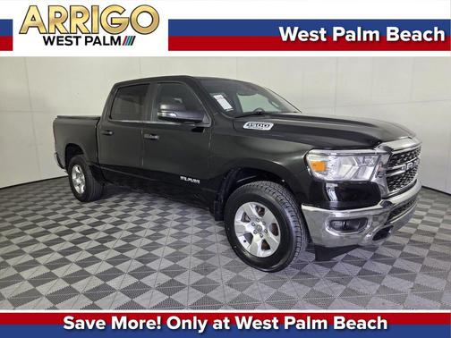 Diamond Black Crystal Pearlcoat 2024 RAM 1500 Big Horn/Lone Star