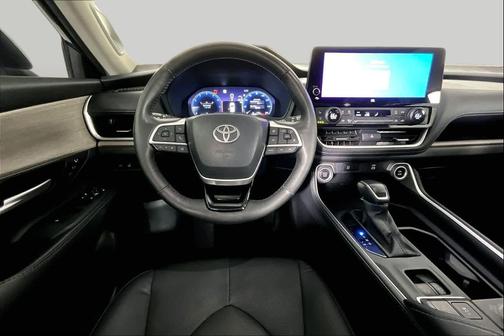 Storm Cloud 2024 Toyota Grand Highlander Platinum