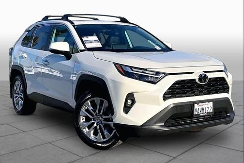 Blizzard Pearl 2022 Toyota RAV4 XLE Premium