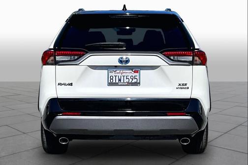 Blizzard Pearl/Midnight Black Metallic 2021 Toyota RAV4 Hybrid SE