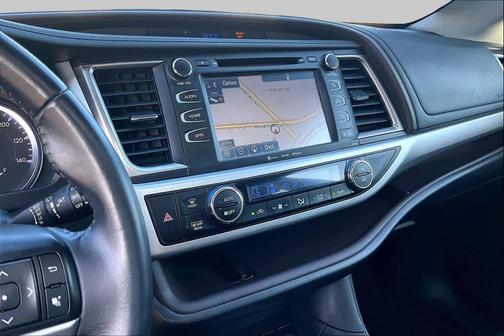 Creme Brulee Mica 2016 Toyota Highlander XLE