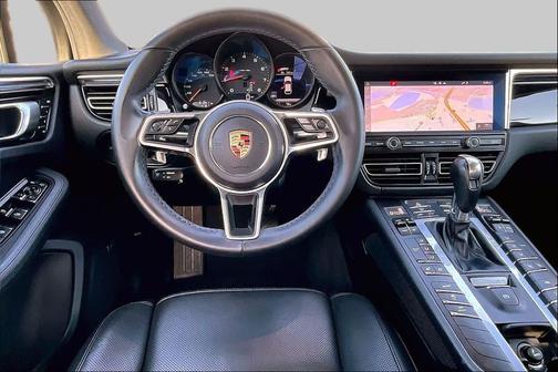 Dolomite Silver Metallic 2020 Porsche Macan Macan