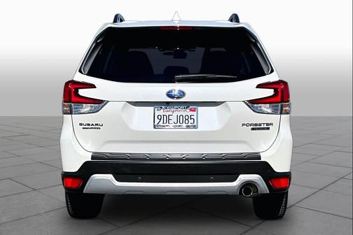 Crystal White Pearl 2019 Subaru Forester Touring