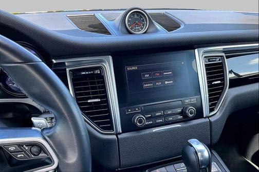 -SELECT- 2018 Porsche Macan Macan