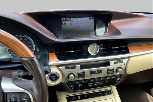 Matador Red Mica 2016 Lexus ES 300h Base