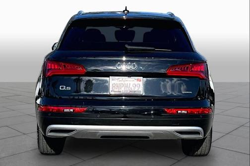 Mythos Black Metallic 2019 Audi Q5 2.0T Premium Plus