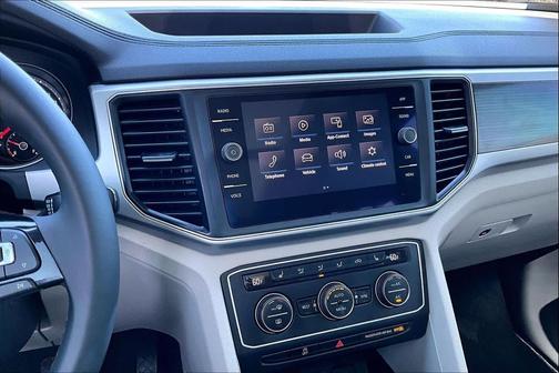 Pure White 2019 Volkswagen Atlas 3.6L SE w/Technology