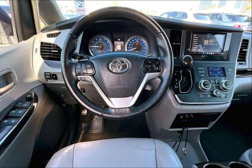 Silver Sky Metallic 2017 Toyota Sienna XLE