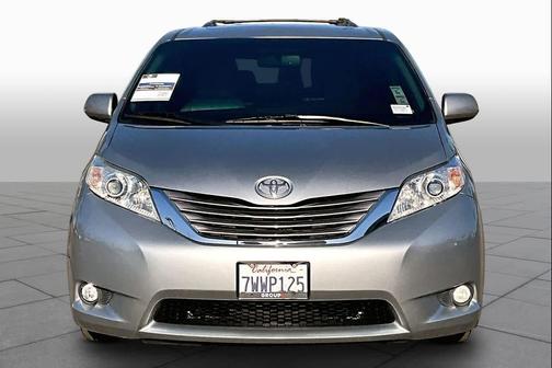 Silver Sky Metallic 2017 Toyota Sienna XLE
